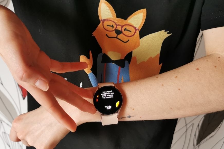 Вы можете увидеть, как проводится анализ тела на смарт-часах.